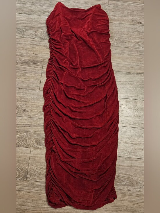Fashion Nova Dresses & Skirts - Ruched Burgundy Bodycon Dress Size 2X